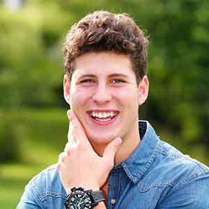 Robert Lee - Financial Strategist